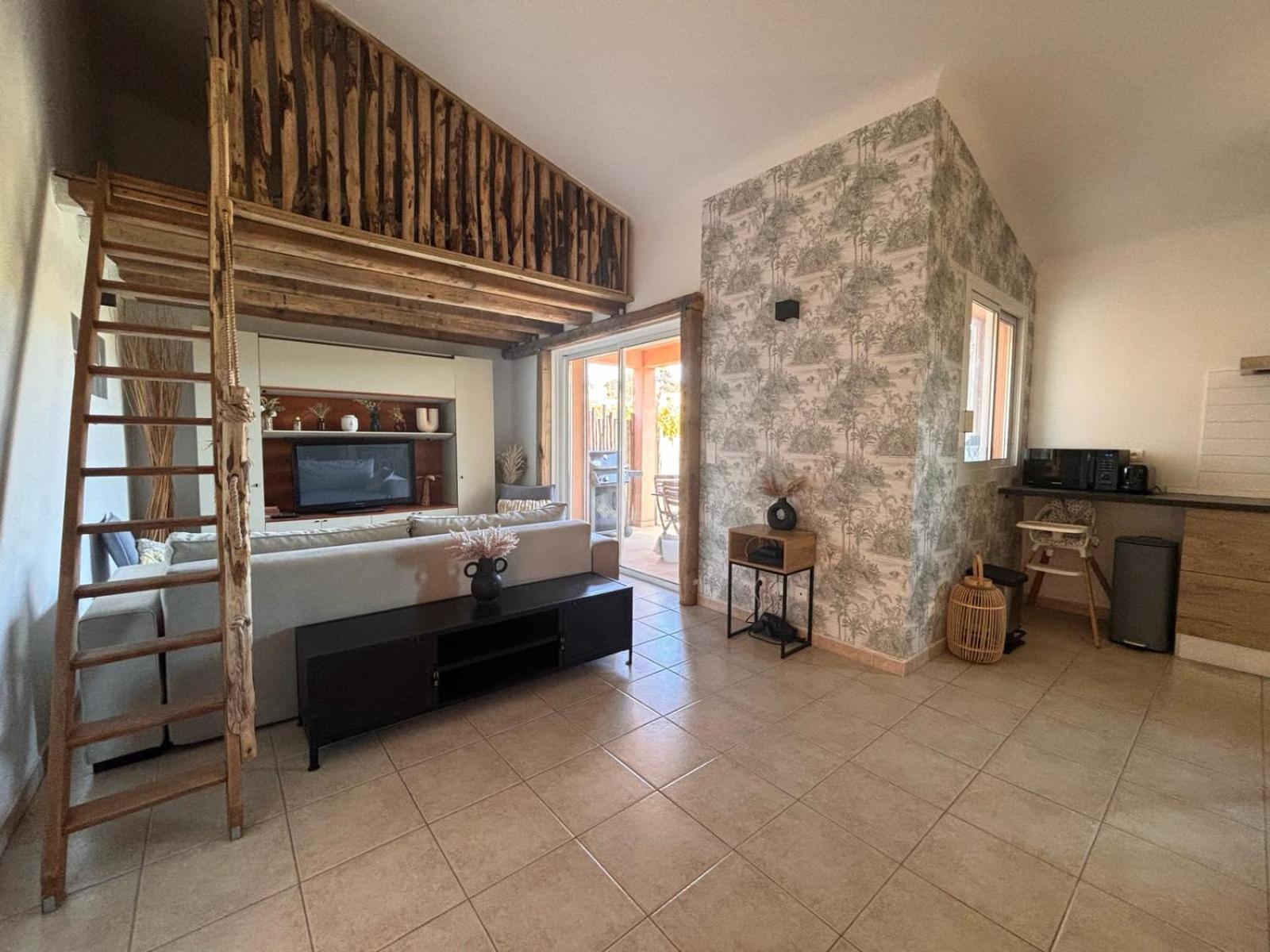 2 Chambres, Mezzanine Et Piscine Appartement